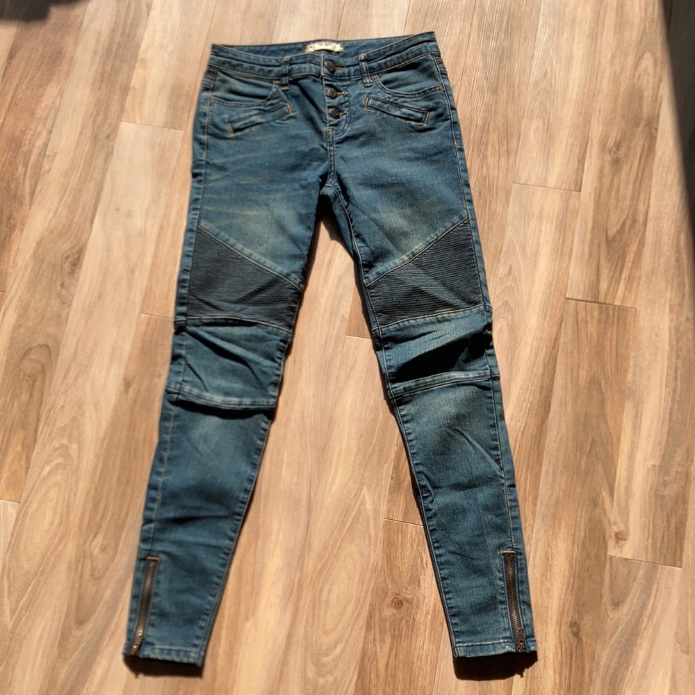 Free People jean with zipper details size 25